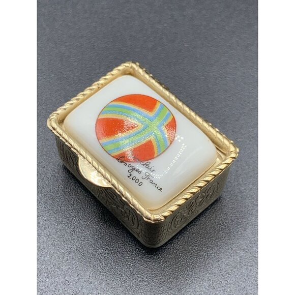 Limoge France Pill Box Sinclair Signed Hand Painted Collectible Trinket Box Gold - Picture 3 of 7